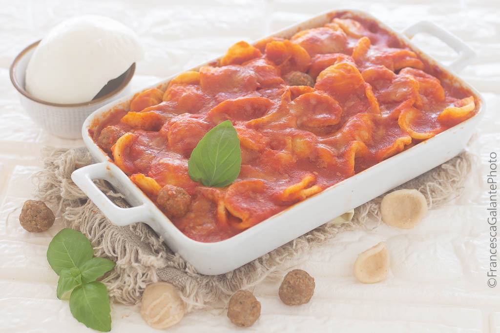 Orecchiette fresche con polpettine al forno