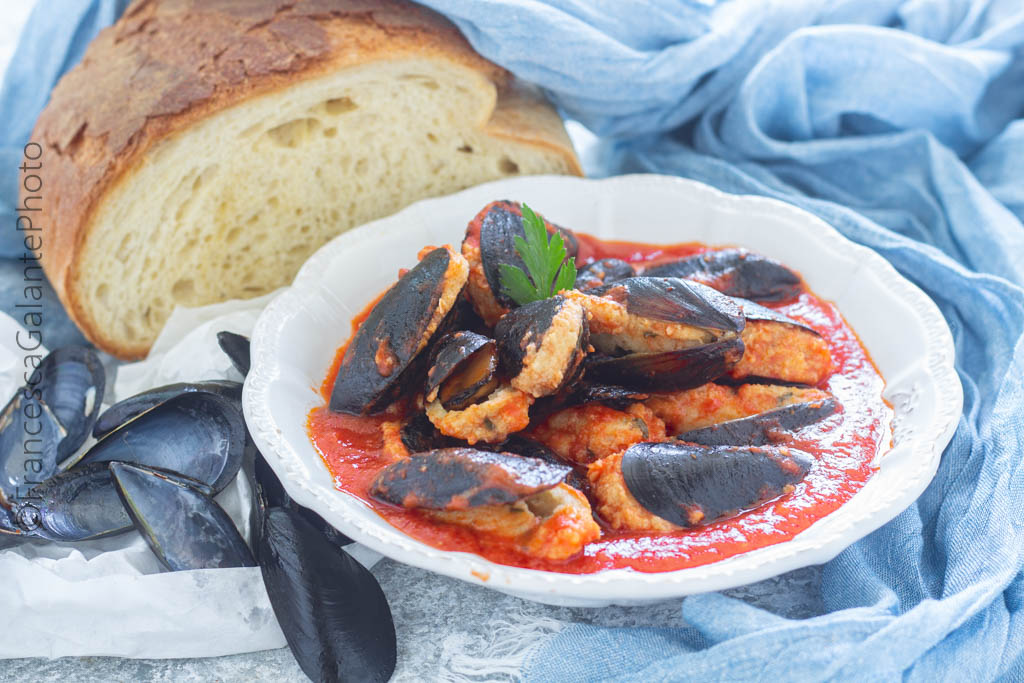 Cozze ripiene pugliesi/ricetta tarantina al sugo