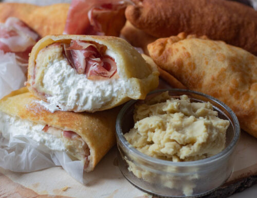 Panzerotti baresi con fave capocollo e burrata